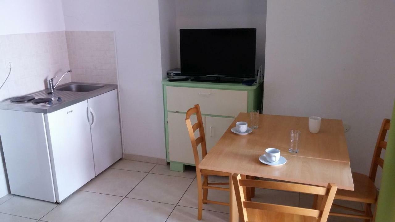 Tutini Dvori Apartment พรีมอชเตน ภายนอก รูปภาพ